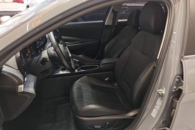 Used Hyundai Elantra 2021 1.5L CVT LUX Prestige Edition Left Front Seat