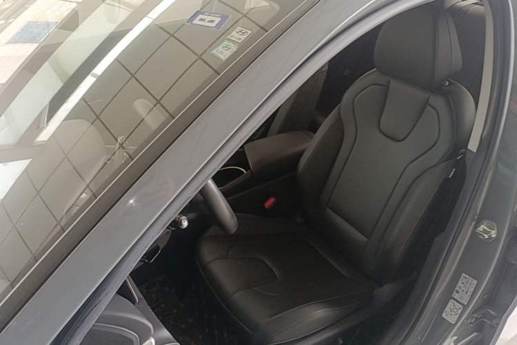Used Hyundai Elantra 2021 1.5L CVT LUX Prestige Edition Left Front Seat