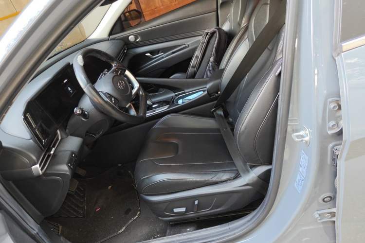 Used Hyundai Elantra 2021 1.5L CVT LUX Prestige Edition Left Front Seat