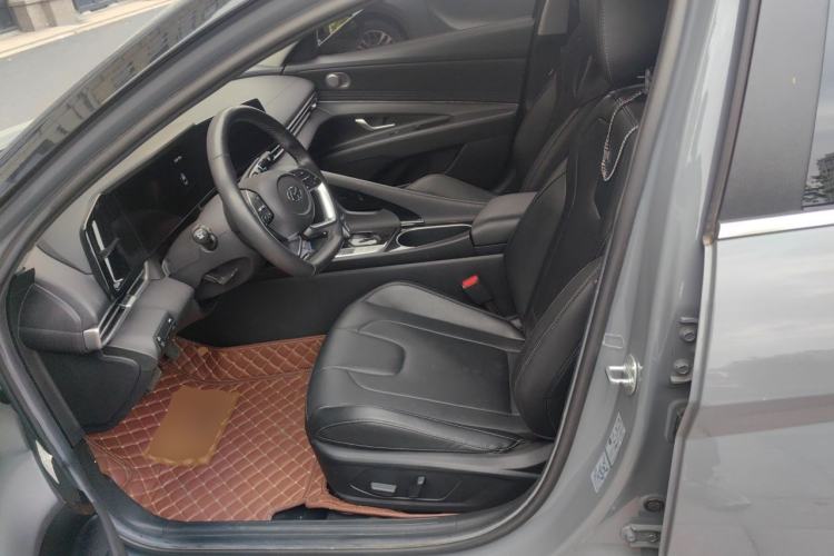 Used Hyundai Elantra 2021 1.5L CVT LUX Prestige Edition Left Front Seat