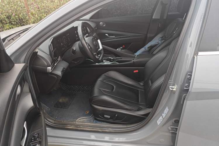 Used Hyundai Elantra 2021 1.5L CVT LUX Prestige Edition Left Front Seat