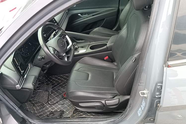 Used Hyundai Elantra 2021 1.5L CVT GLX Elite Edition Left Front Seat
