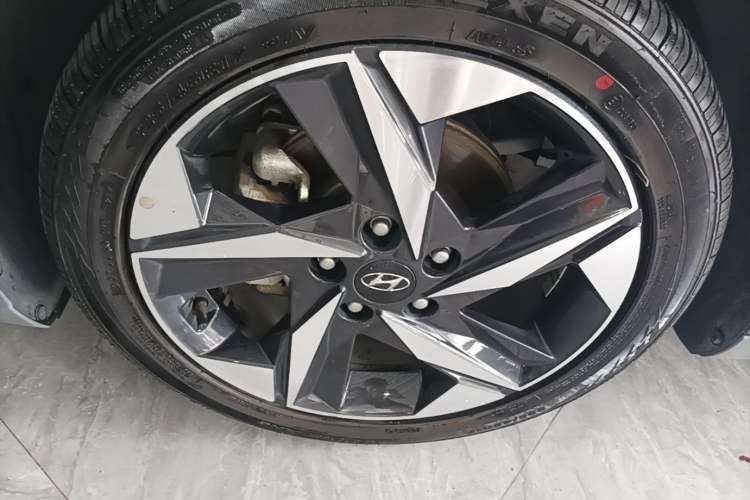 Used Hyundai Elantra 2021 1.5L CVT LUX Prestige Edition Left Front Wheel Hub