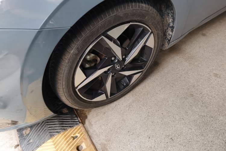 Used Hyundai Elantra 2021 1.5L CVT LUX Prestige Edition Left Front Wheel Hub