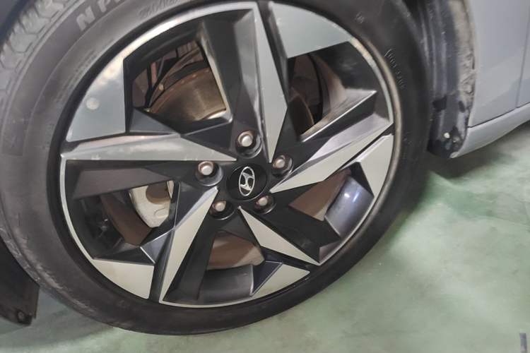 Used Hyundai Elantra 2021 1.5L CVT LUX Prestige Edition Left Front Wheel Hub
