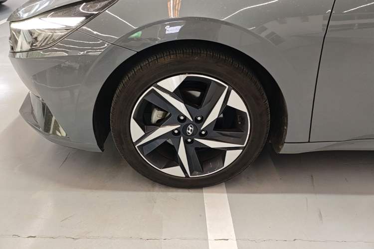 Used Hyundai Elantra 2021 1.5L CVT LUX Prestige Edition Left Front Wheel Hub
