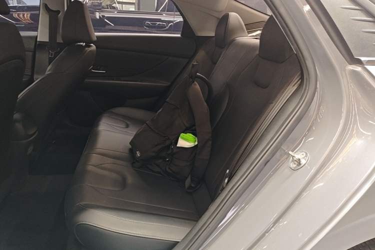 Used Hyundai Elantra 2021 1.5L CVT LUX Prestige Edition Left Rear Seat