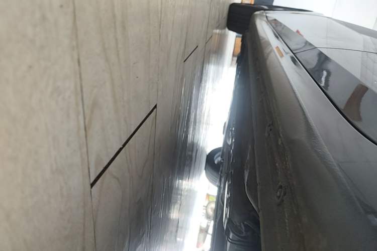 Used Hyundai Elantra 2021 1.5L CVT GLX Elite Edition Left Side Sill