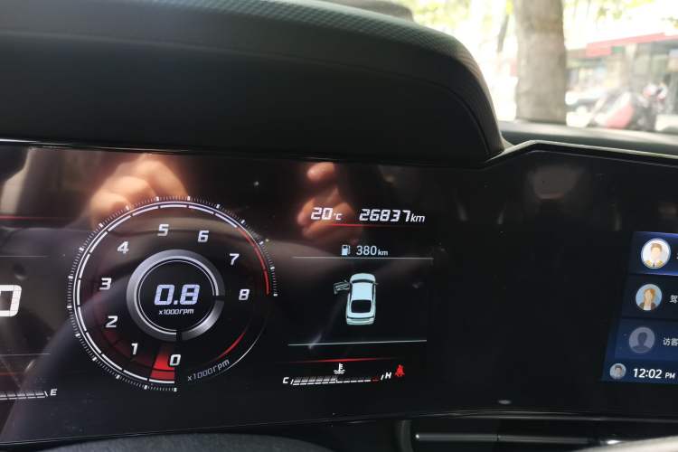 Used Hyundai Elantra 2021 1.5L CVT LUX Prestige Edition Odometer Close Up