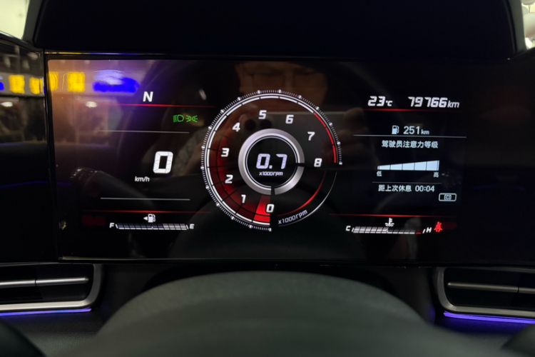 Used Hyundai Elantra 2021 1.5L CVT LUX Prestige Edition Odometer Close Up