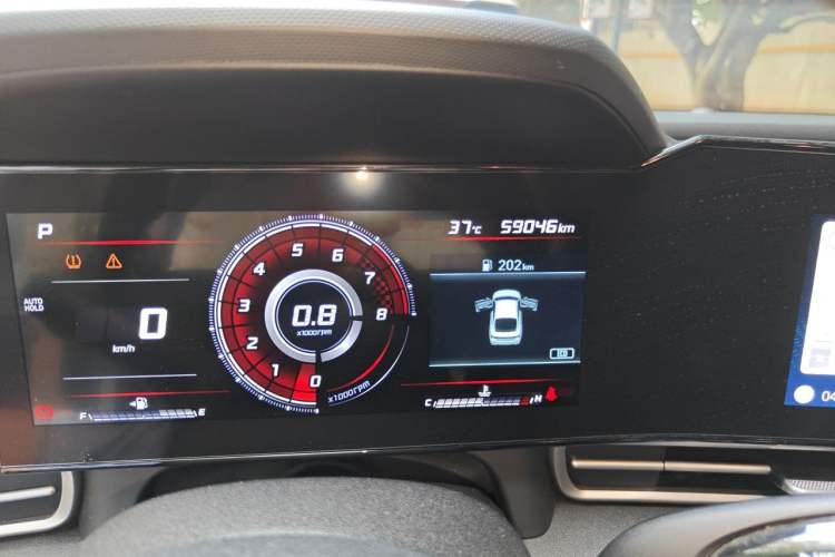 Used Hyundai Elantra 2021 1.5L CVT LUX Prestige Edition Odometer Close Up