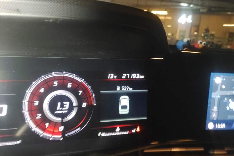 Used Hyundai Elantra 2021 1.5L CVT LUX Prestige Edition Odometer Close Up
