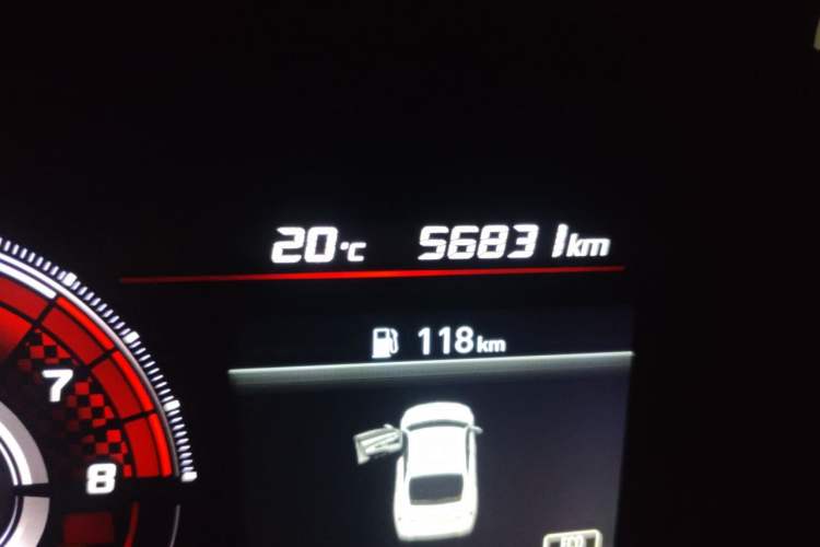 Used Hyundai Elantra 2021 1.5L CVT LUX Prestige Edition Odometer Close Up