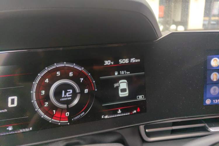 Used Hyundai Elantra 2021 1.5L CVT LUX Prestige Edition Odometer Close Up