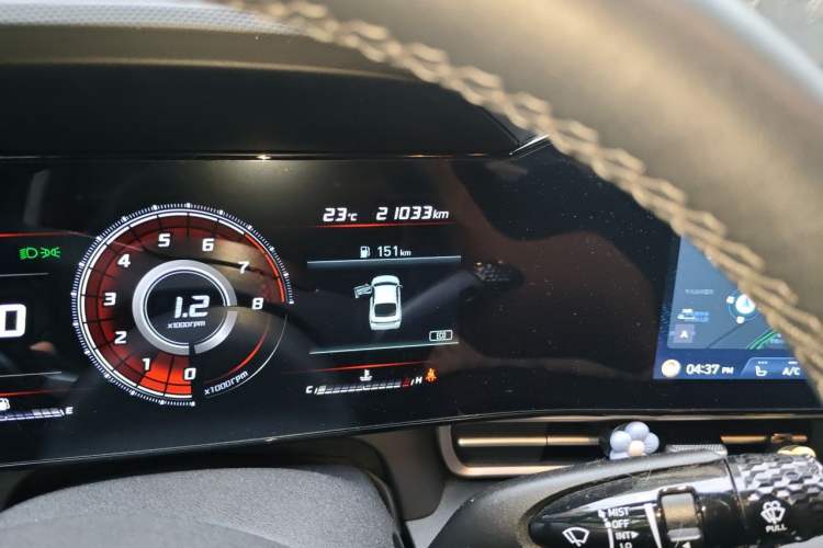 Used Hyundai Elantra 2021 1.5L CVT LUX Prestige Edition Odometer Close Up