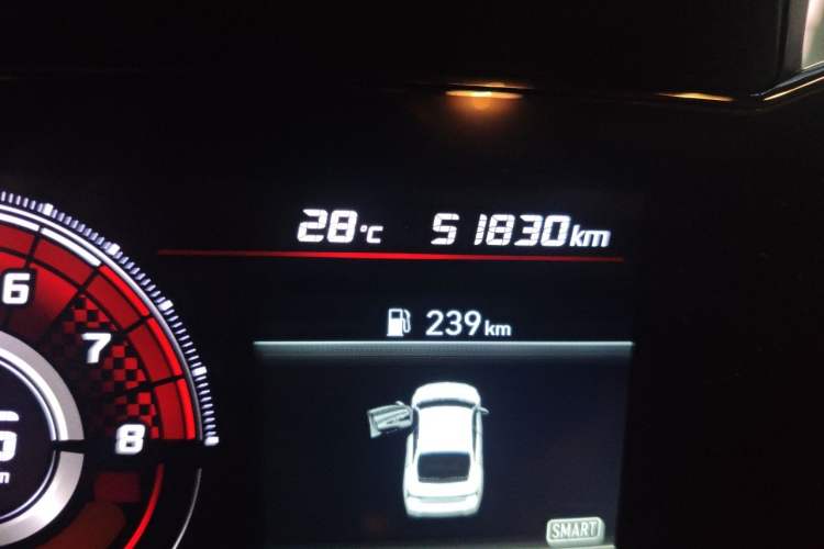 Used Hyundai Elantra 2021 1.5L CVT LUX Prestige Edition Odometer Close Up