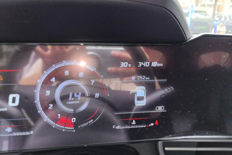 Used Hyundai Elantra 2021 1.5L CVT GLX Elite Edition Odometer Close Up