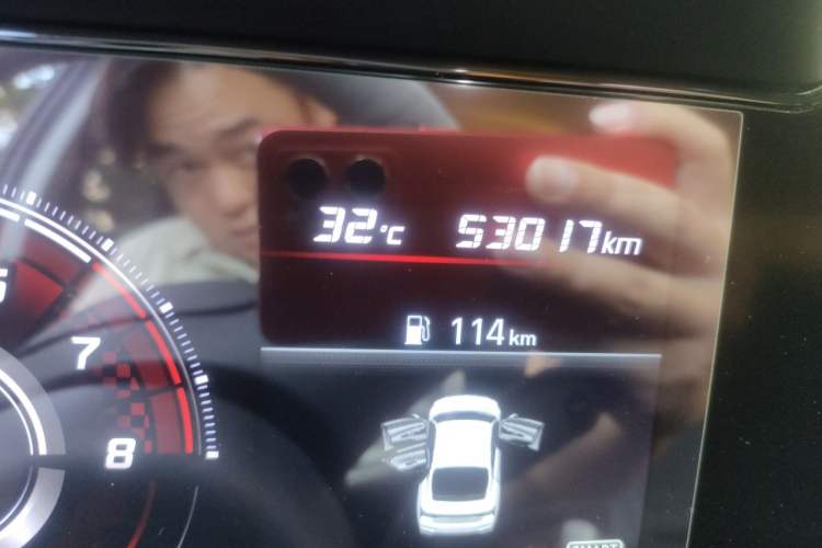 Used Hyundai Elantra 2021 1.5L CVT LUX Prestige Edition Odometer Close Up