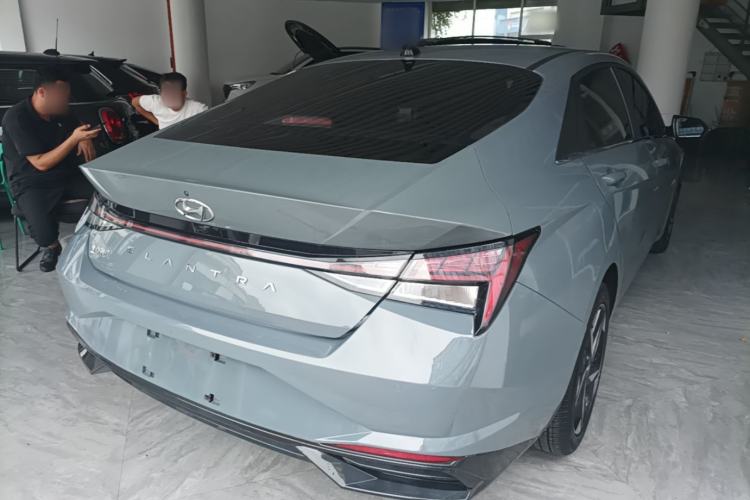Used Hyundai Elantra 2021 1.5L CVT LUX Prestige Edition Rear Right 45 Deg
