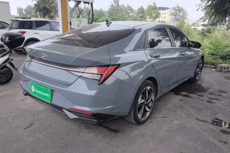 Used Hyundai Elantra 2021 1.5L CVT LUX Prestige Edition Rear Right 45 Deg