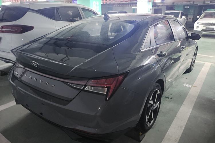 Used Hyundai Elantra 2021 1.5L CVT LUX Prestige Edition Rear Right 45 Deg