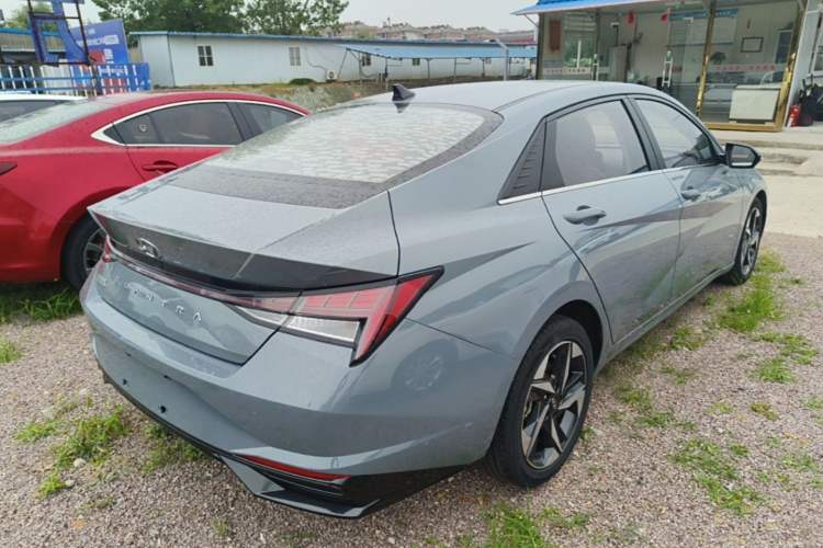 Used Hyundai Elantra 2021 1.5L CVT GLX Elite Edition Rear Right 45 Deg