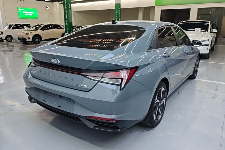 Used Hyundai Elantra 2021 1.5L CVT LUX Prestige Edition Rear Right 45 Deg