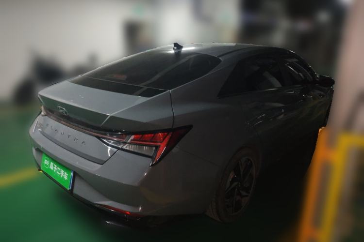 Used Hyundai Elantra 2021 1.5L CVT LUX Prestige Edition Rear Right 45 Deg