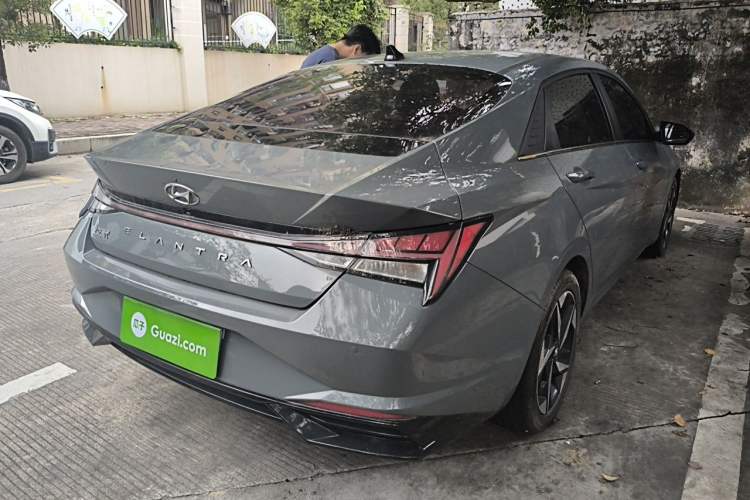 Used Hyundai Elantra 2021 1.5L CVT LUX Prestige Edition Rear Right 45 Deg