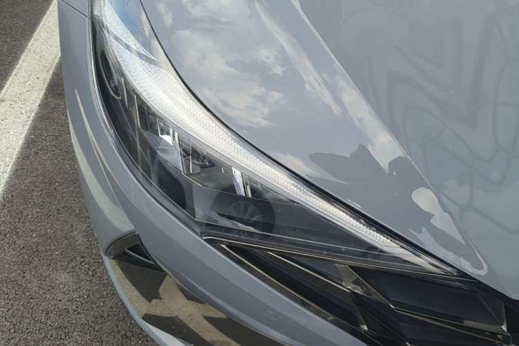 Used Hyundai Elantra 2021 1.5L CVT LUX Prestige Edition Right Front Headlight