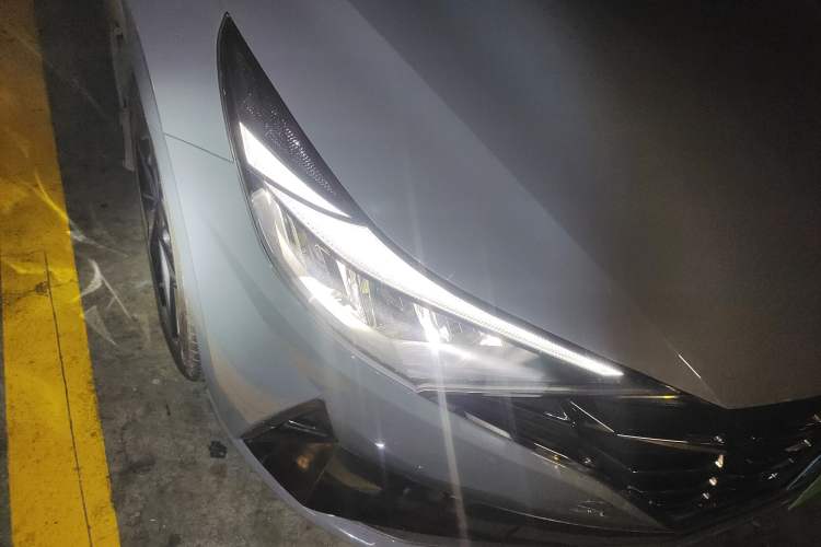 Used Hyundai Elantra 2021 1.5L CVT LUX Prestige Edition Right Front Headlight