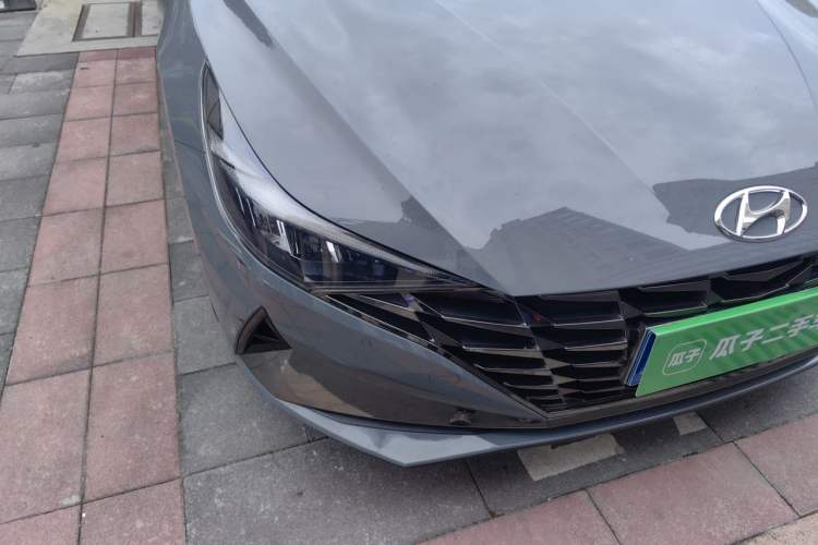 Used Hyundai Elantra 2021 1.5L CVT LUX Prestige Edition Right Front Headlight