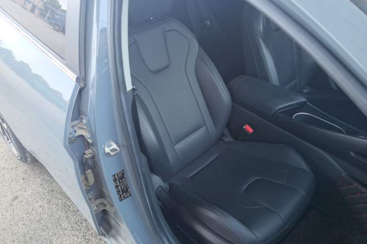 Used Hyundai Elantra 2021 1.5L CVT LUX Prestige Edition Right Front Seat