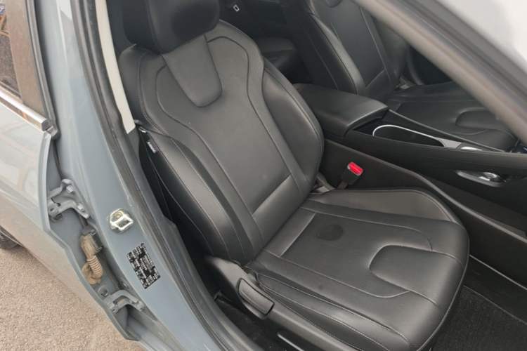 Used Hyundai Elantra 2021 1.5L CVT GLX Elite Edition Right Front Seat