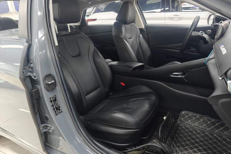 Used Hyundai Elantra 2021 1.5L CVT GLX Elite Edition Right Front Seat