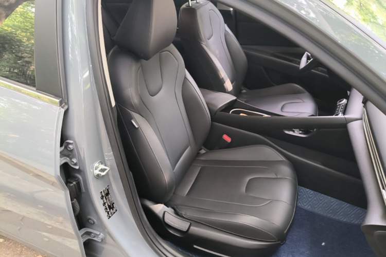 Used Hyundai Elantra 2021 1.5L CVT GLX Elite Edition Right Front Seat