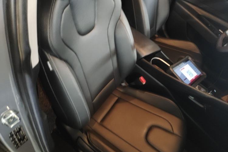 Used Hyundai Elantra 2021 1.5L CVT LUX Prestige Edition Right Front Seat