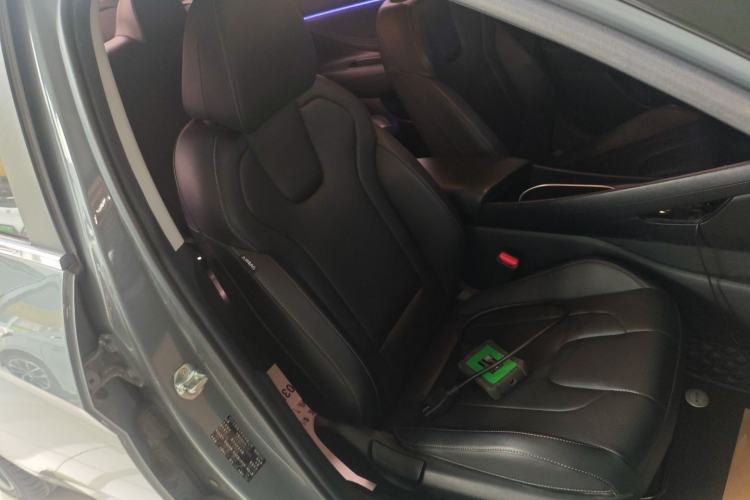 Used Hyundai Elantra 2021 1.5L CVT LUX Prestige Edition Right Front Seat