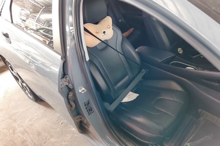 Used Hyundai Elantra 2021 1.5L CVT LUX Prestige Edition Right Front Seat