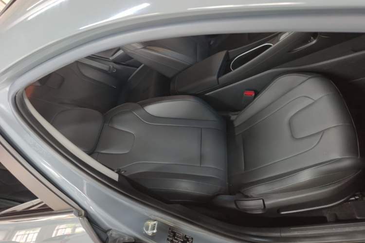 Used Hyundai Elantra 2021 1.5L CVT GLX Elite Edition Right Front Seat