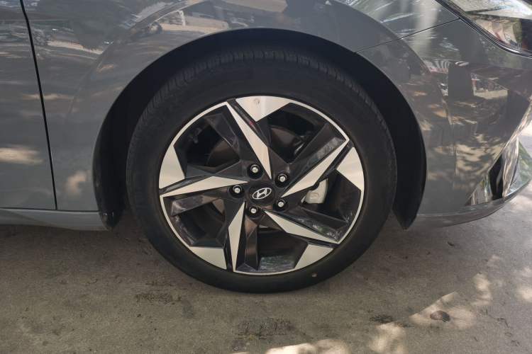 Used Hyundai Elantra 2021 1.5L CVT LUX Prestige Edition Right Front Wheel Hub