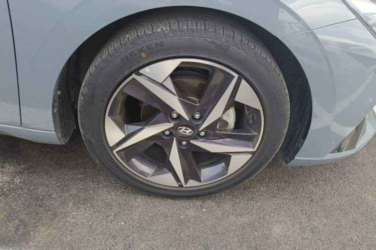 Used Hyundai Elantra 2021 1.5L CVT LUX Prestige Edition Right Front Wheel Hub