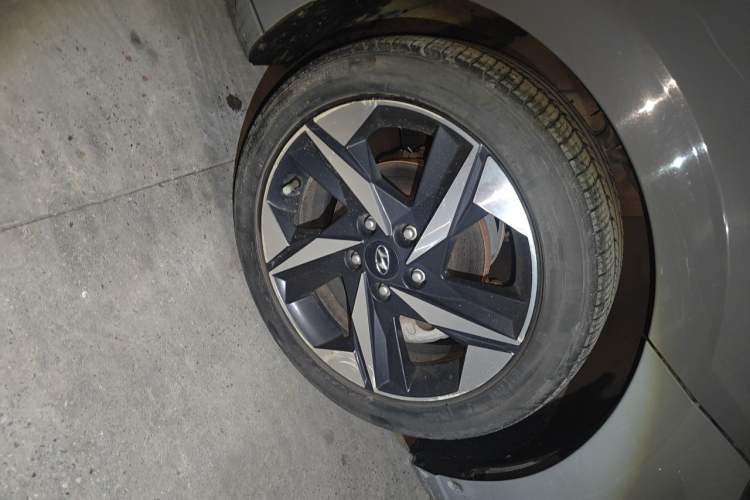 Used Hyundai Elantra 2021 1.5L CVT LUX Prestige Edition Right Front Wheel Hub