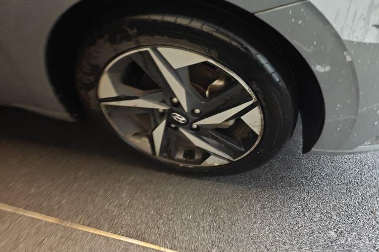 Used Hyundai Elantra 2021 1.5L CVT GLX Elite Edition Right Front Wheel Hub