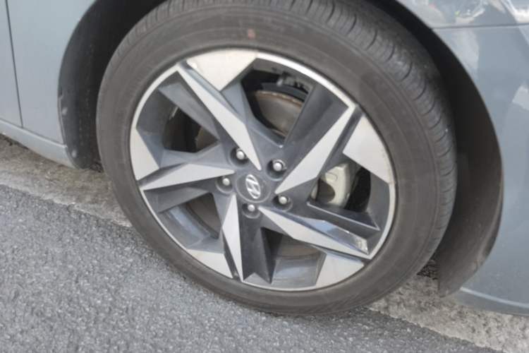 Used Hyundai Elantra 2021 240TGDi DCT LUX Prestige Edition Right Front Wheel Hub