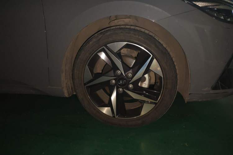 Used Hyundai Elantra 2021 1.5L CVT LUX Prestige Edition Right Front Wheel Hub