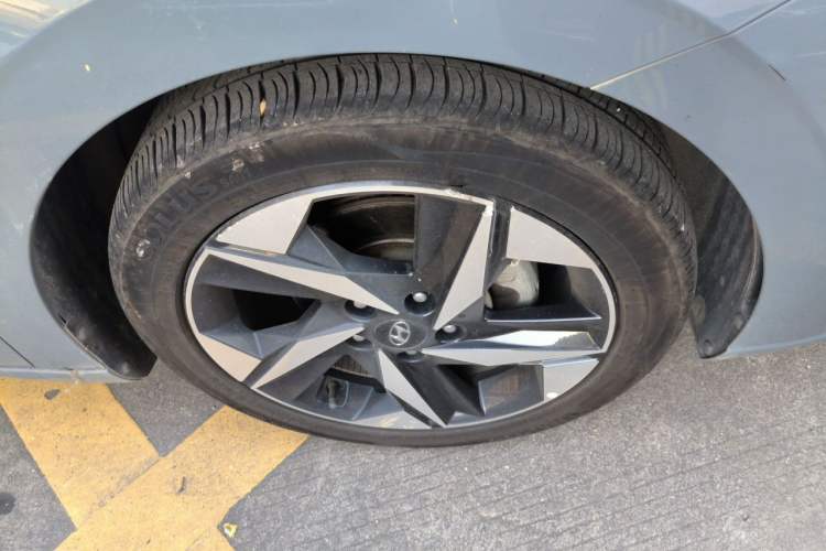 Used Hyundai Elantra 2021 1.5L CVT GLX Elite Edition Right Front Wheel Hub
