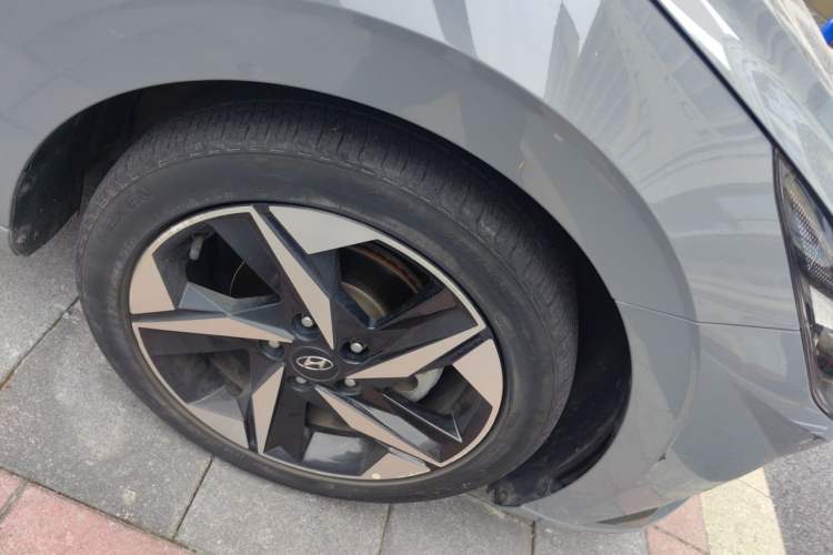 Used Hyundai Elantra 2021 1.5L CVT LUX Prestige Edition Right Front Wheel Hub