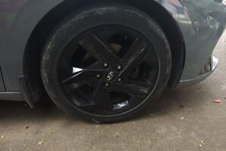 Used Hyundai Elantra 2021 1.5L CVT LUX Prestige Edition Right Front Wheel Hub