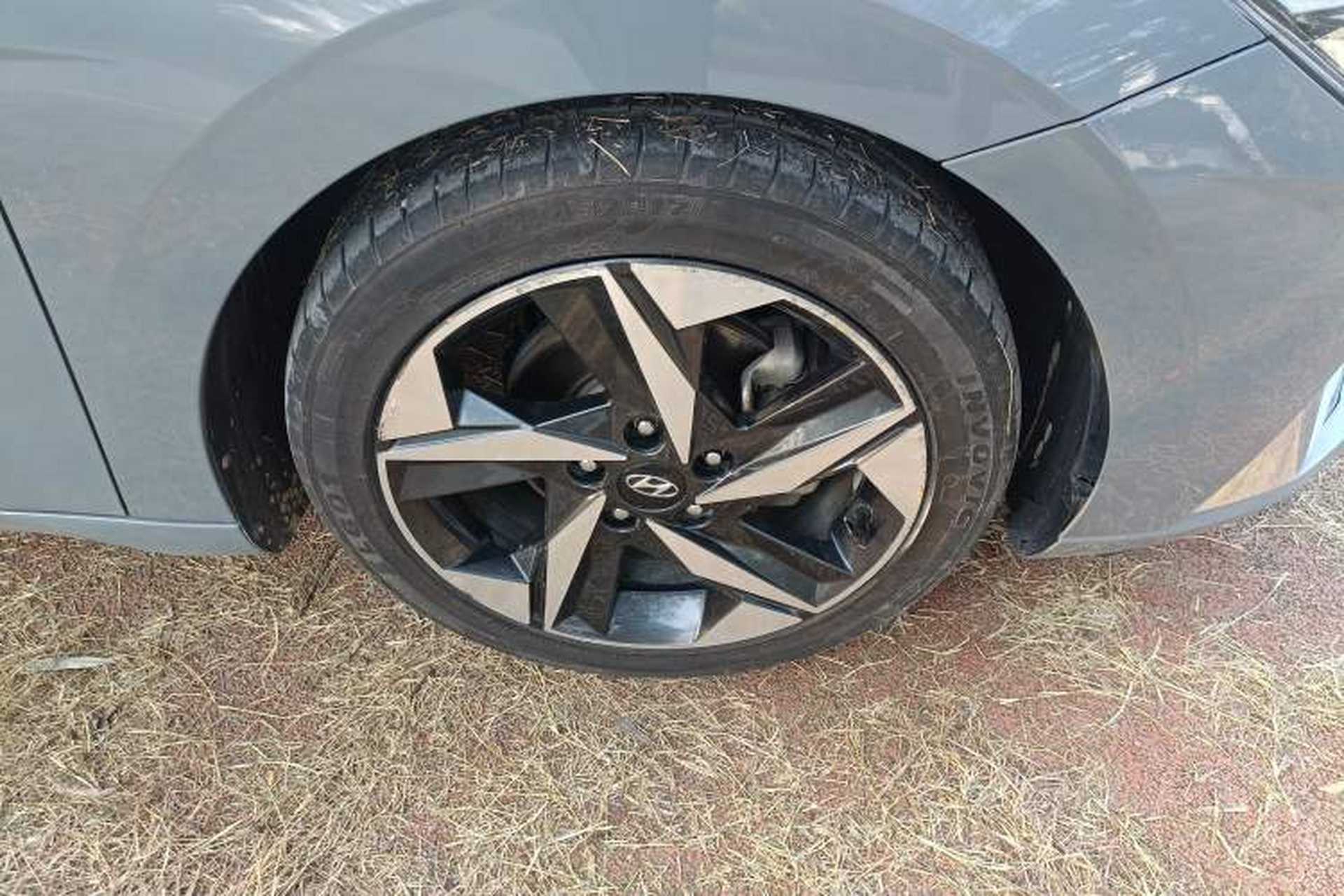 Used Hyundai Elantra 2021 1.5L CVT LUX Prestige Edition Right Front Wheel Hub